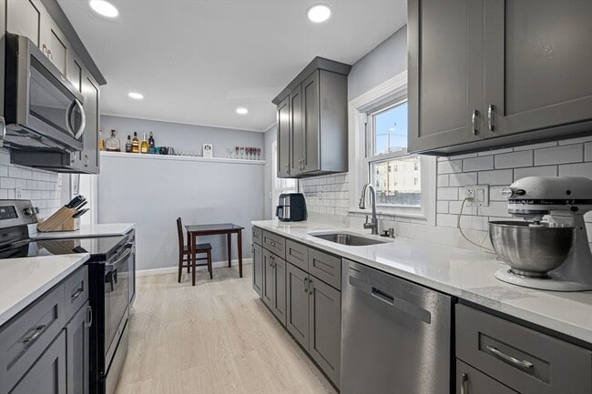 Building Photo - 57-59-59 Larchwood Rd