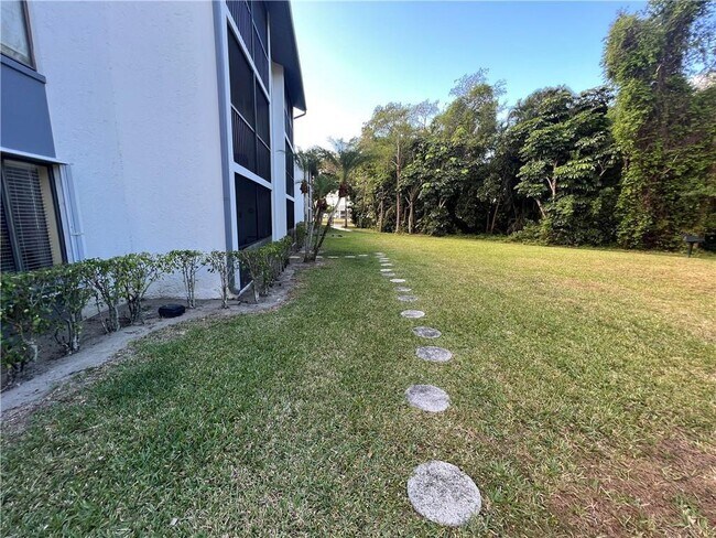 Building Photo - 1009 Green Pine Blvd