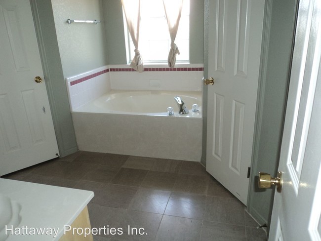 Building Photo - 216 Rodeo Cir