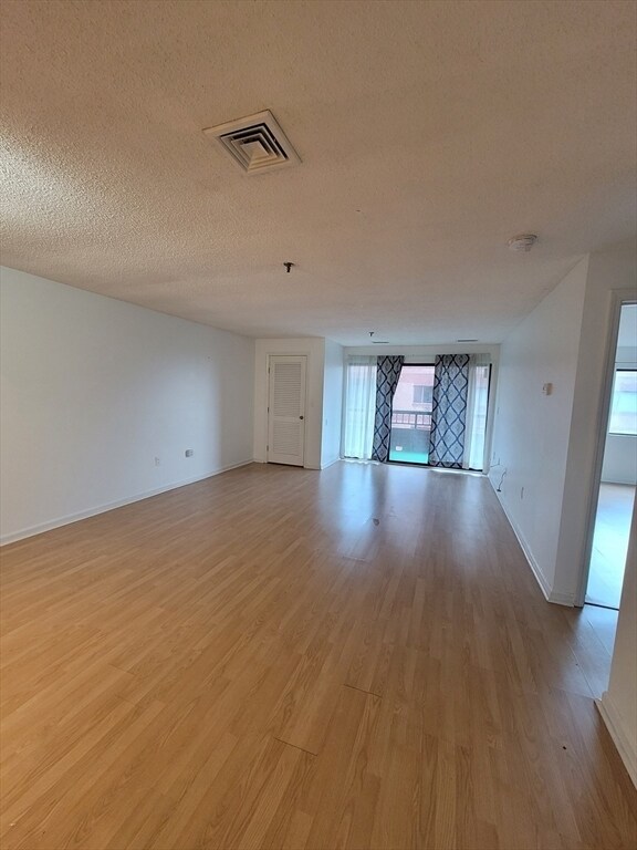 Foto del edificio - 3920 Mystic Valley Pkwy