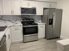 Building Photo - 4704 Pier Dr