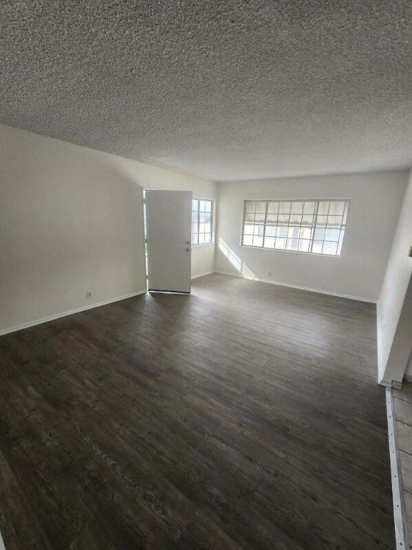 Foto del edificio - 215 E Plymouth St