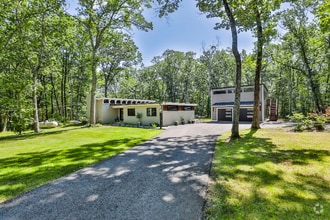 Building Photo - 82 Pelham Rd