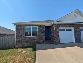 Building Photo - 604 W Weymouth