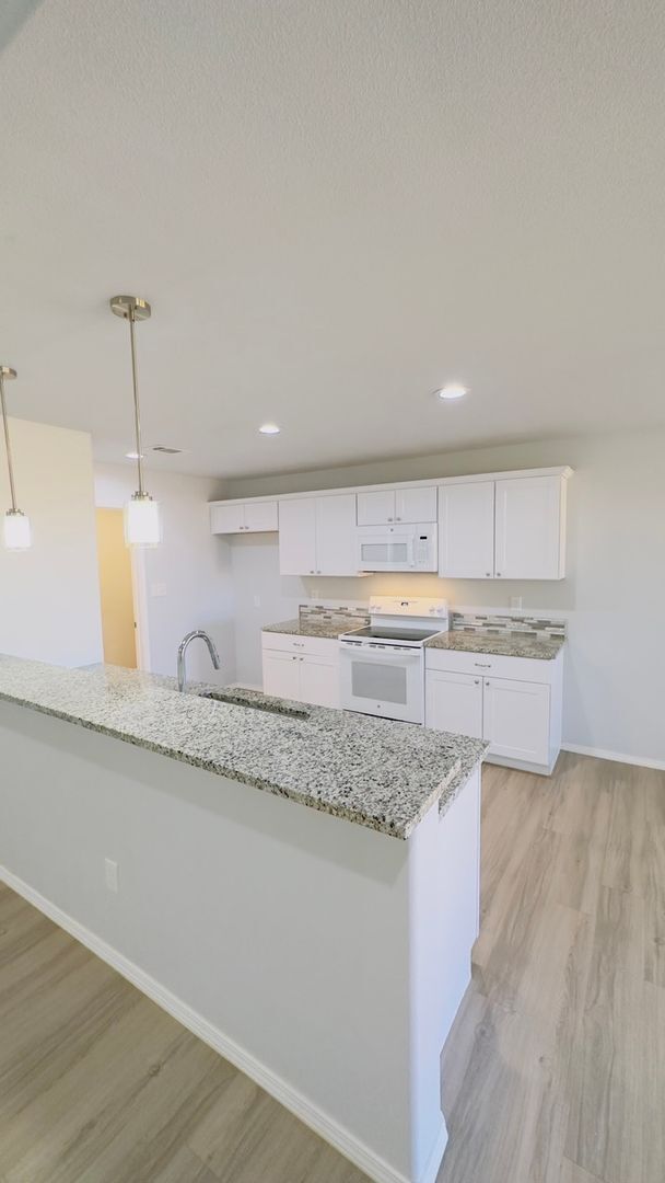 Foto del edificio - Gorgeous 3 Bedroom Home Available March 1st!