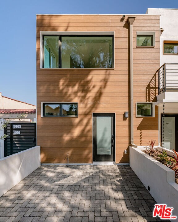 Foto del edificio - 836 N McCadden Pl