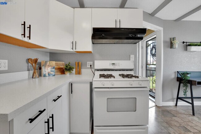 Building Photo - 37108 Towers Way