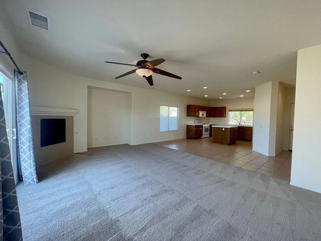 Building Photo - AVAILABLE NOW!! 3 Bedroom 2 Bathroom Home ...