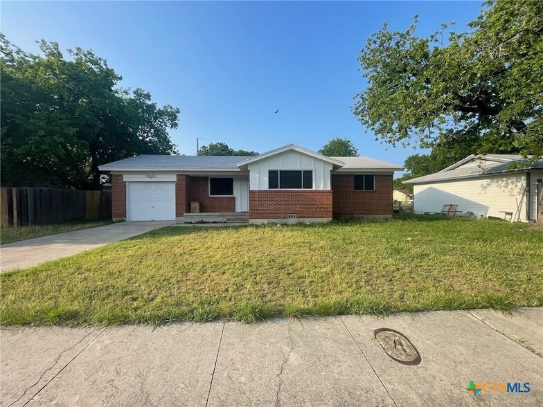 Primary Photo - 2512 Live Oak Dr
