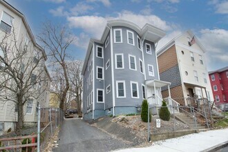 Building Photo - 42 Grand St