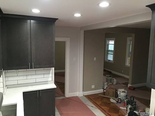 Foto del edificio - 88-42 212th St