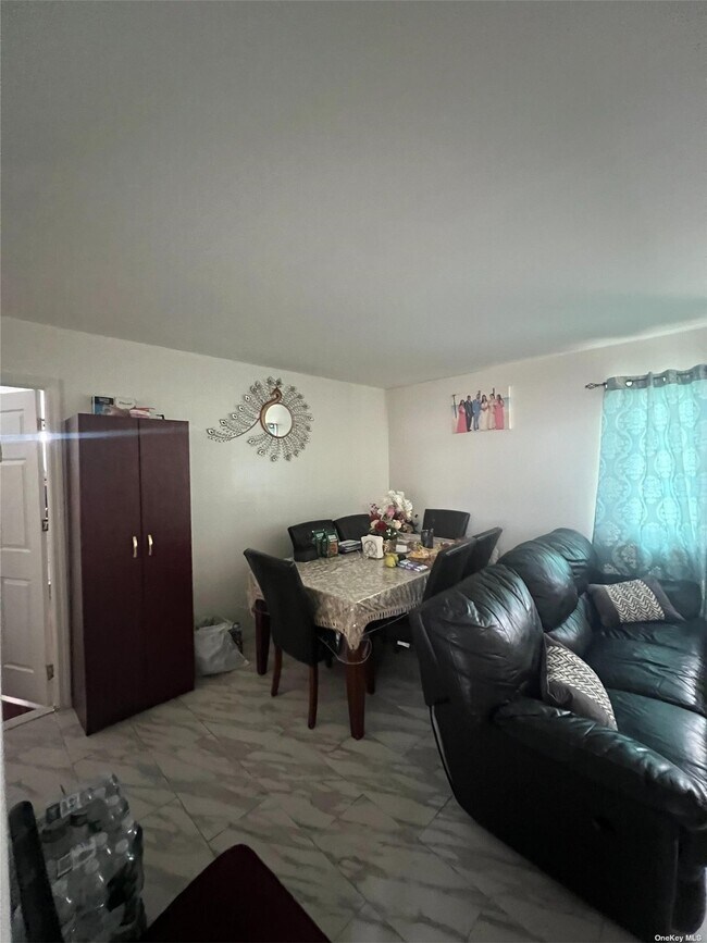 Foto del edificio - 105-49 172nd St