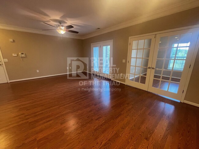 Building Photo - 2 Bedroom + Office/Bonus Room, 2 Bath Cond...