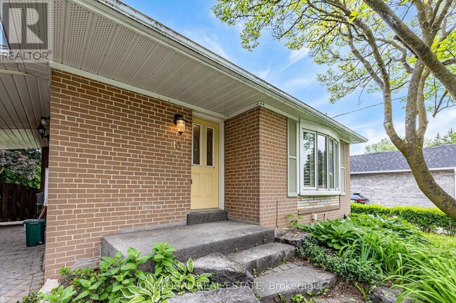 Building Photo - 10 Holman Crescent