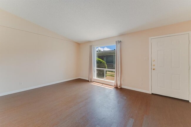 Building Photo - 610 W 51st St
