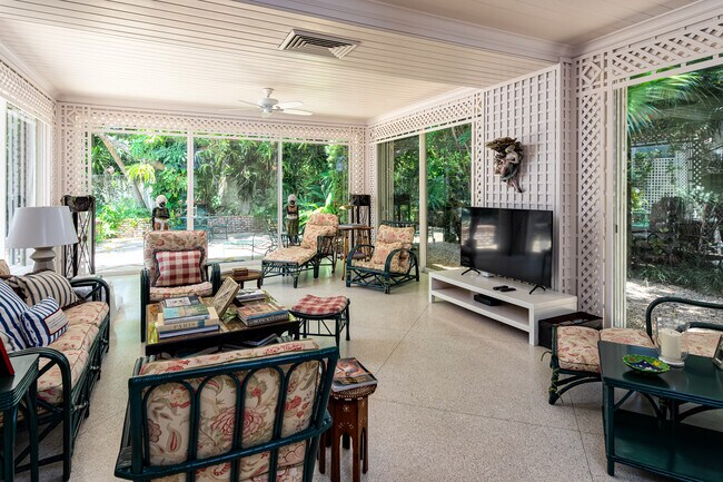 Foto del edificio - 345 Pendleton Ln