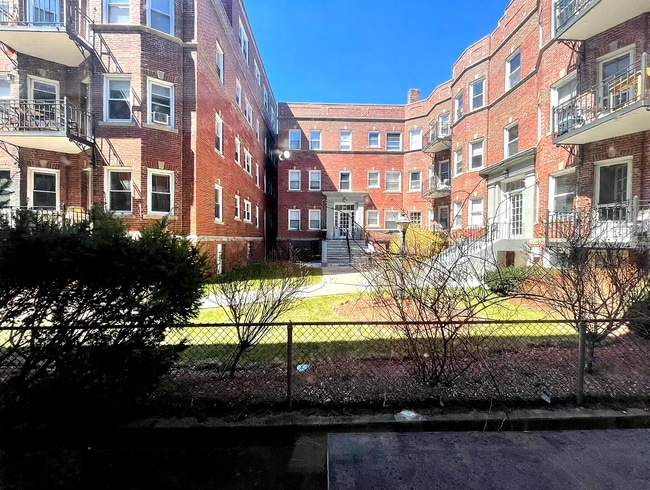 Foto del edificio - 145 Summer St