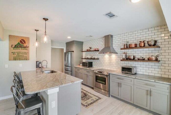 Foto del edificio - 1534 Kentwood Cir