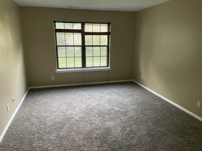 Photo - 190 Collin Ct House