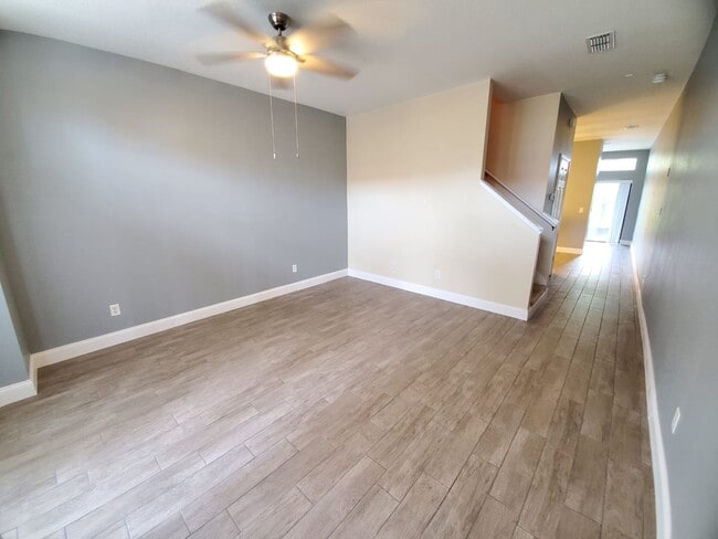 Building Photo - 6037 Scotchwood Gln