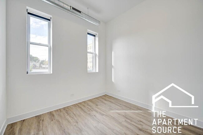 Building Photo - Beautiful 2 Bed in Lincoln Square