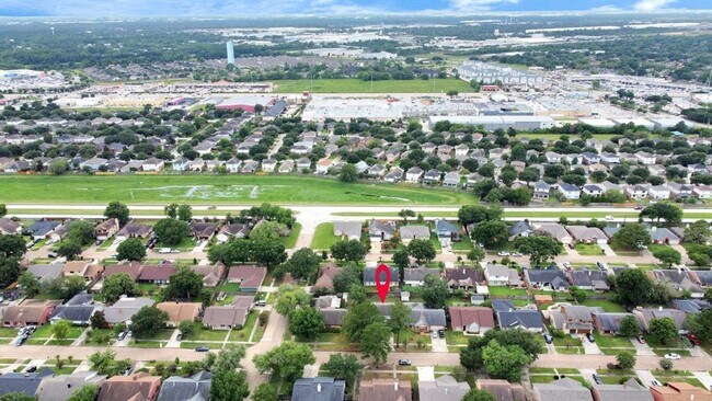 Foto del edificio - 6807 Vickie Springs Ln