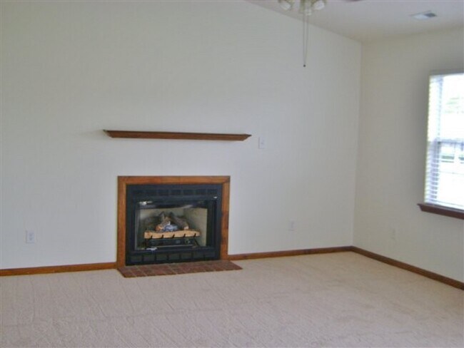 Building Photo - 501 Greenleaf Ct