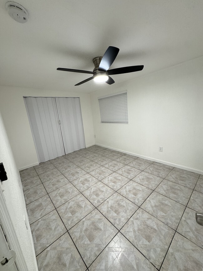 Building Photo - 350 Walker Ave