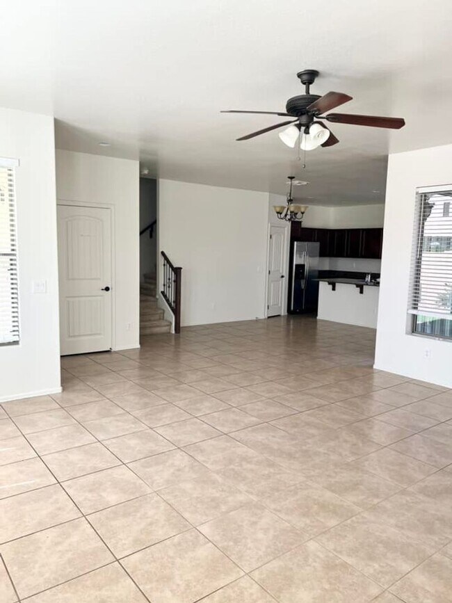 Foto del edificio - 3-bedroom plus den or 4 bedroom in Power R...