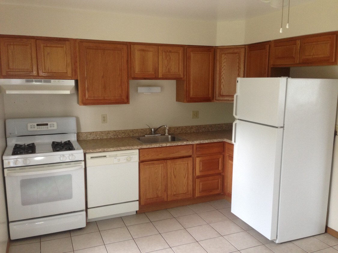 Kitchen - 7502 Whitcomb St
