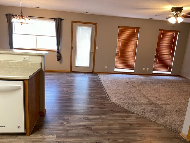 Foto del edificio - 6705 Milan Dr