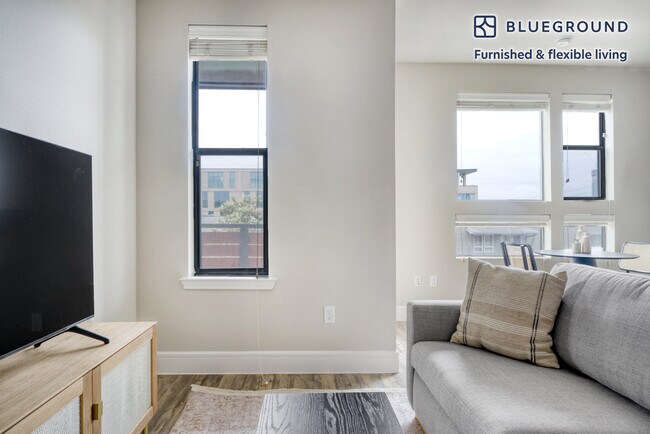 Building Photo - 1621 E 6th St