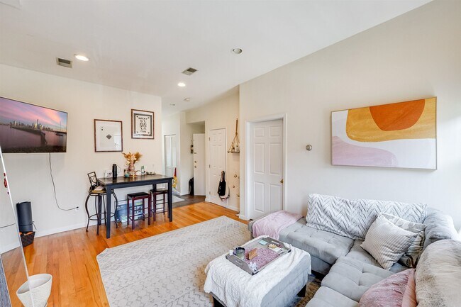 Foto del edificio - 56 Madison St