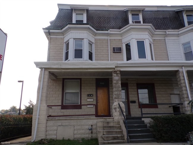 Building Photo - 840 Lancaster Ave