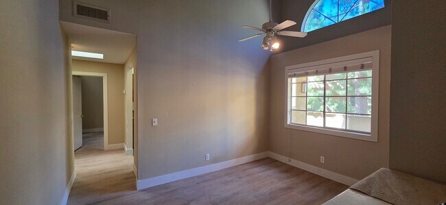 Foto del edificio - 5320 Silver Canyon Rd