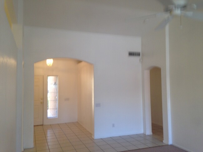 Building Photo - Chandler 4 Bed, 2 Bath Single Level Home w...