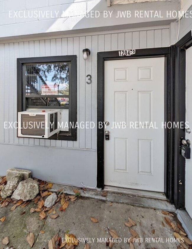 Building Photo - 1204 Glencoe St #3