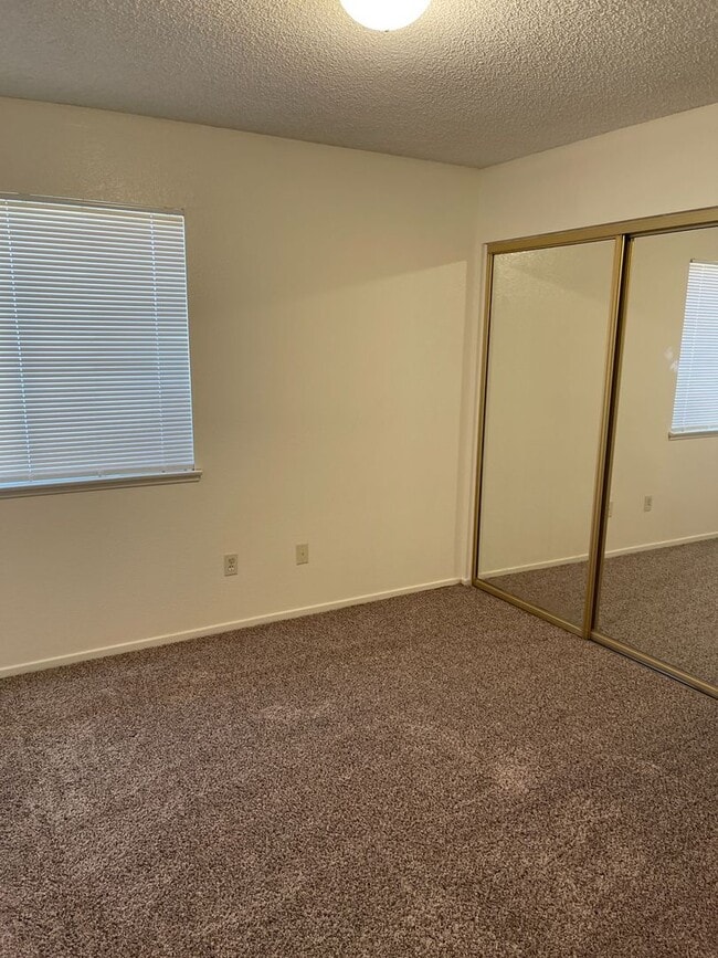 Foto del edificio - 4 BEDROOM APPLE VALLEY HOME ON CUL DE SAC!