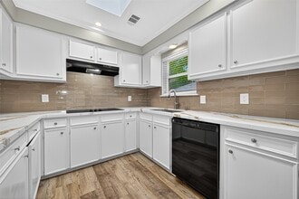 Building Photo - 3019 Jenny Dr