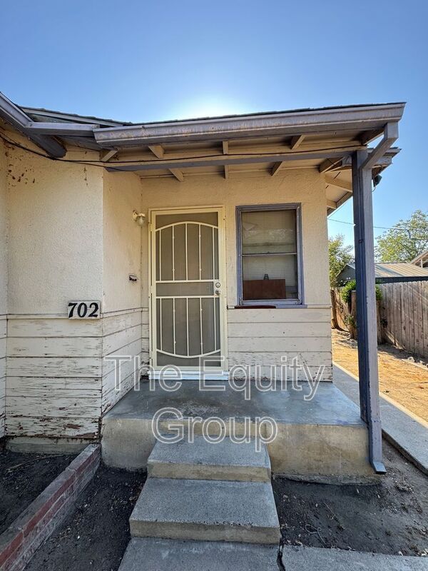 Foto principal - 702 N Jacob St
