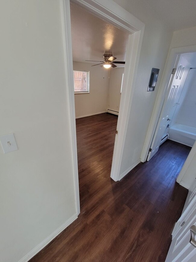 Foto del edificio - 2 bedroom 1 bath | Near downtown Golden | Lots of natural light |