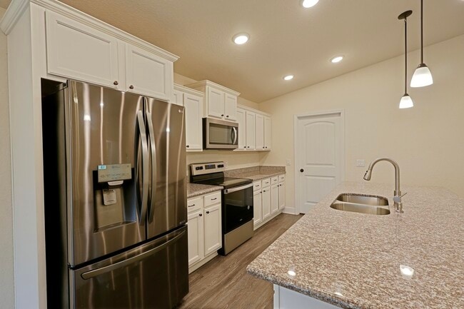 Foto del edificio - 6114 Redberry Dr