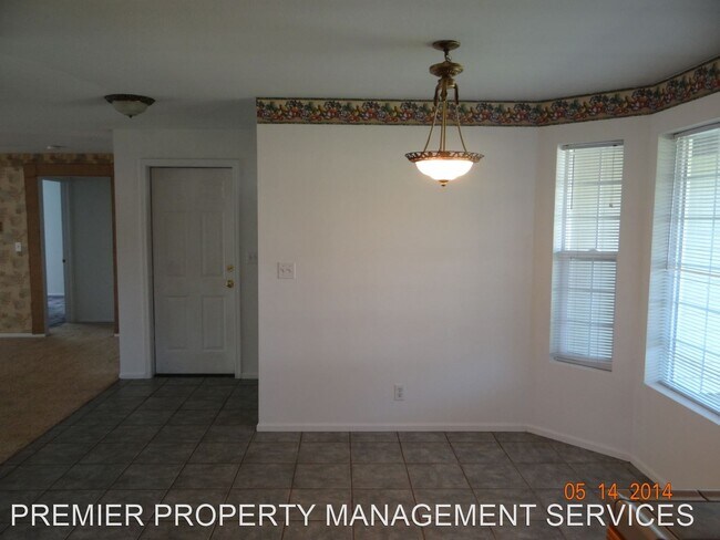 Building Photo - 3 br, 2 bath House - 557 Pine Court