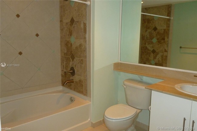 Foto del edificio - 2 br, 2 bath Condo - One Miami East Condo