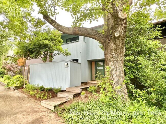Building Photo - Stunning & Secluded Reston Townhouse- Walk...