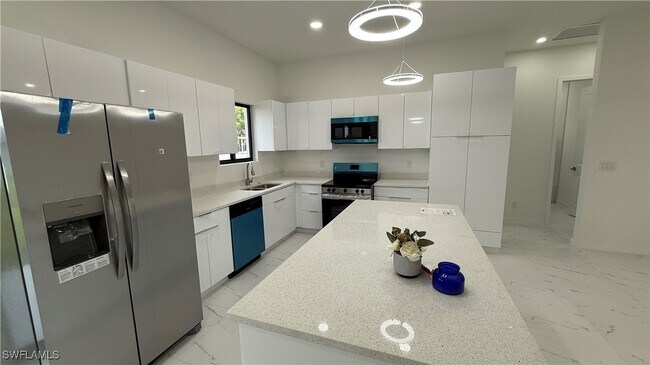Foto del edificio - 2009 Diplomat Pkwy W