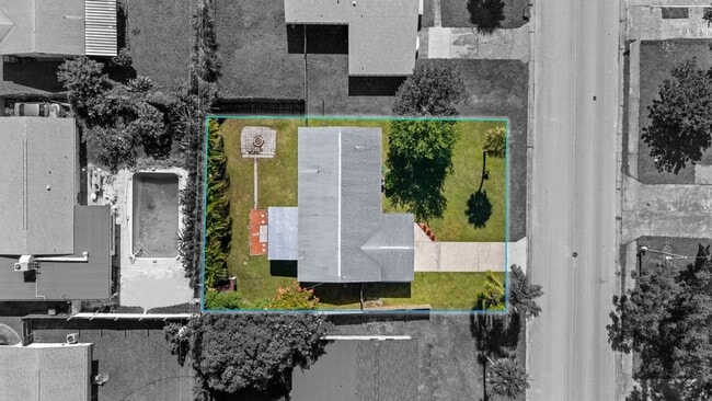 Building Photo - 818 Hampton Way