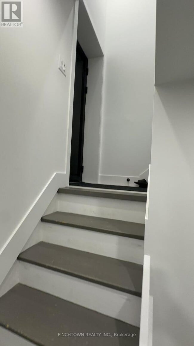 Building Photo - 8 Yarn Rd