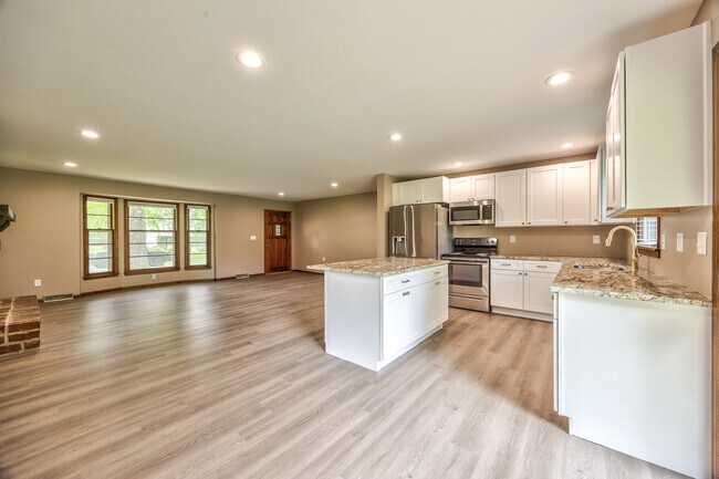 Foto del edificio - 7000 Mill Creek Rd