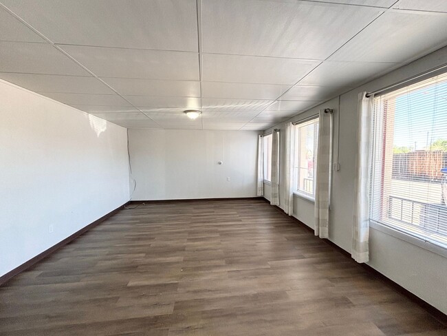 Building Photo - 208 W Abriendo Ave